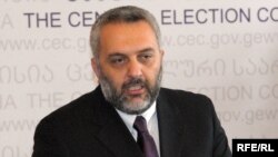 Председатель центральной избирательной комиссии Грузии Зураб Харатишвили призвал власти не допускать использование административных ресурсов в предвыборных целях