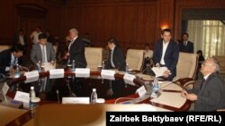 Встреча оппозиции и правительства не состоялась из-за неявки лидеров оппозиции, 18 апреля.