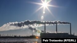 Уч мордун бири урай элекке чейин тартылган сүрөт.