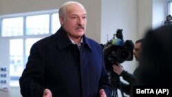 Բելառուսի նախագահ Ալեքսանդր Լուկաշենկոն այցելում է Դոբրուշի թղթի գործարան, 4-ը փետրվարի, 2020թ.