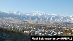 Көктөбеден қарағандағы Алатау баурайы. (Көрнекі сурет).




