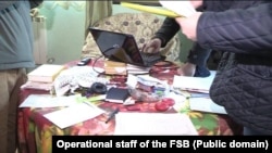 Kezlevde Yevgeniy Karakaşevniñ yaqalanması esnasında yapılğan tintüv. Kezlev, 2018 senesi yanvar 3 künü