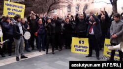 Հարկային օրենսգրքի փոփոխությունների դեմ բողոքի ցույց Կառավարության շենքի մոտ: 18-ը մարտի, 2019թ․