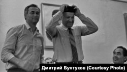 Ельцинга түбәтәй бүләк итү