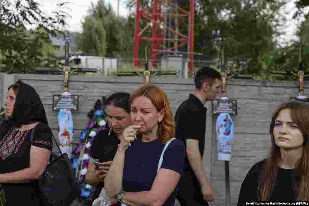 Багато хто з присутніх не міг стримати сліз