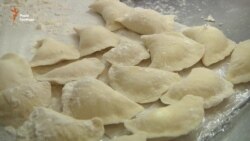 Запорізькі волонтери зліпили 5 тисяч вареників для бійців АТО (відео)