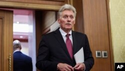 Пєсков також заявив, що РФ виступає проти того, щоб гарантуванням безпеки України займалися іноземні військові контингенти