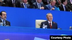 Қазақстан президенті Нұрсұлтан Назарбаев индустриалық форумда сөйлеп отыр. Астана, 3 шілде 2012 жыл.          