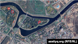 Астанадағы жасанды арал. Арал ішінде және маңында бұрынғы президент Нұрсұлтан Назарбаевтың туыстарының сарайлары бар. Сурет: earth.google.com