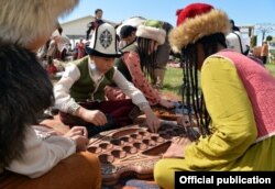 Туристическая выставка, Иссык-Куль