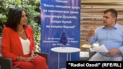 Раҳбари Ҳайати порлумони Иттиҳоди Аврупо барои ҳамкориҳо бо Осиёи Миёна хонум Ҷузеппина Принчи ба саволҳои хабарнигори Радиои Озодӣ Иршод Сулаймонӣ посух медиҳад. Душанбе, 16 сентябр 