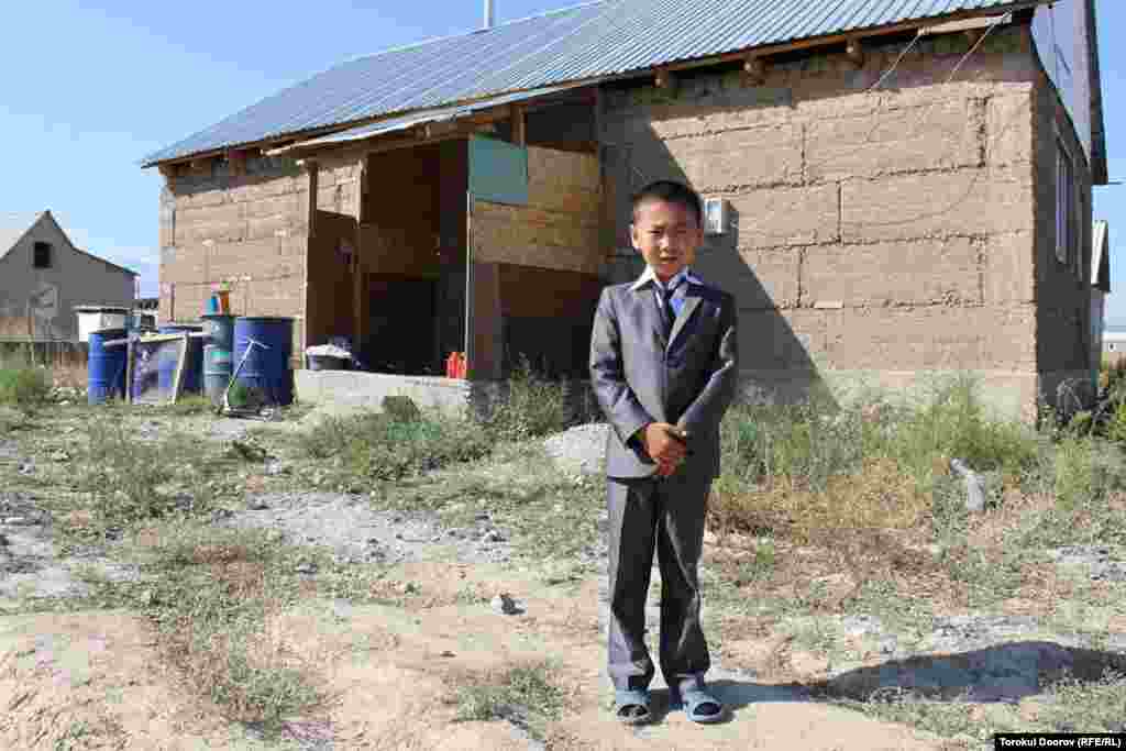 Ак-Ордодо жашаган Казы быйыл &ldquo;Ак Өргөдөгү мектепке бара баштады