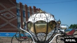  Уяндык авылы урамында патша кызы арбасы 