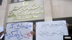 یک عضو انجمن اسلامی دانشگاه امیر کبیر می گوید: ادامه بازداشت علی عزیزی چیزی جز ادامه کینه برخی نهاد نیست.