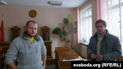 Аляксандар Хамратаў (справа) і Юры Гарбацэнка ў судзе