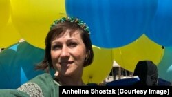 Волонтерка пошила більш ніж тисячу прапорів до 2022 року