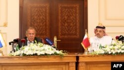 وزیر خارجه قطر (راست) در دیدار با همتای روسی‌اش