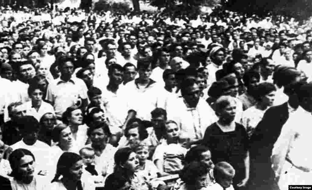 Митинг в Алматы, прошедший после нападения Германии на Советский Союз. 1941 год.