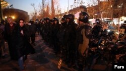 کارشناسان حقوق بشر سازمان ملل از مقام‌های ایرانی خواسته‌اند تا در مواجهه با معترضان از خود «خویشتن‌داری» نشان دهند.