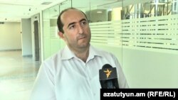 Տնտեսագետ Արտակ Մանուկյանը զրուցում է «Ազատության» հետ, արխիվ