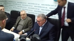 Киевта Жириновскийга тозлы кәбестә аттылар