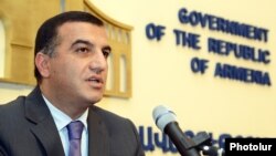 Министр труда и социальных вопросов Артем Асатрян 