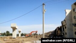 Aşgabat: Jaýlar ýykylýar