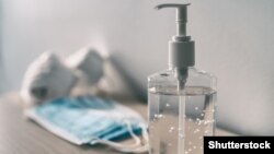 На позачерговому засіданні не буде деяких депутатів, які, повернувшись із закордонних відряджень, почувають себе зле, повідомив спікер