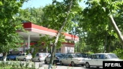 30 май куни Тошкентдаги аксар ëқилғи қуйиш шахобчаларида ана шундай манзара кузатилди.