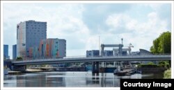 Дружба между городами нашла отражение и в городском пространстве — в Нанте есть Тбилисский мост, а в Тбилиси — сквер Нанта