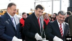 Президенты Турции, Грузии и Азербайджана участвуют в торжественной церемонии старта строительства железной дороги Баку-Тбилиси-Крас