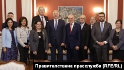 Снимка от срещата на Росен Желязков (в средата) и Георг Георгиев (втория от дясно наляво) с еврейски организации в Ню Йорк