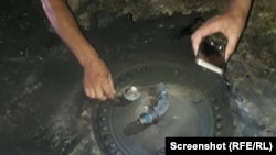 Скриншот распространенного в социальных сетях фото объекта, упавшего с неба в Казталовском районе Западно-Казахстанской области, 5 июля 2018 года.