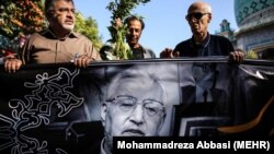 تصویری از مراسم خاکسپاری ابراهیم بزدی دبیرکل نهضت آزادی ایران