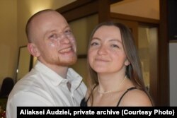 Аляксей з сяброўкай Ірынай, якая паведаміла бацькам пра сьмерць сына. Фота з прыватнага архіву