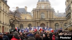 France - Ethnic Armenians demonstrate outside the French Senate in support of a law criminalizing denial of the Armenian genocide, 23Jan2012.
