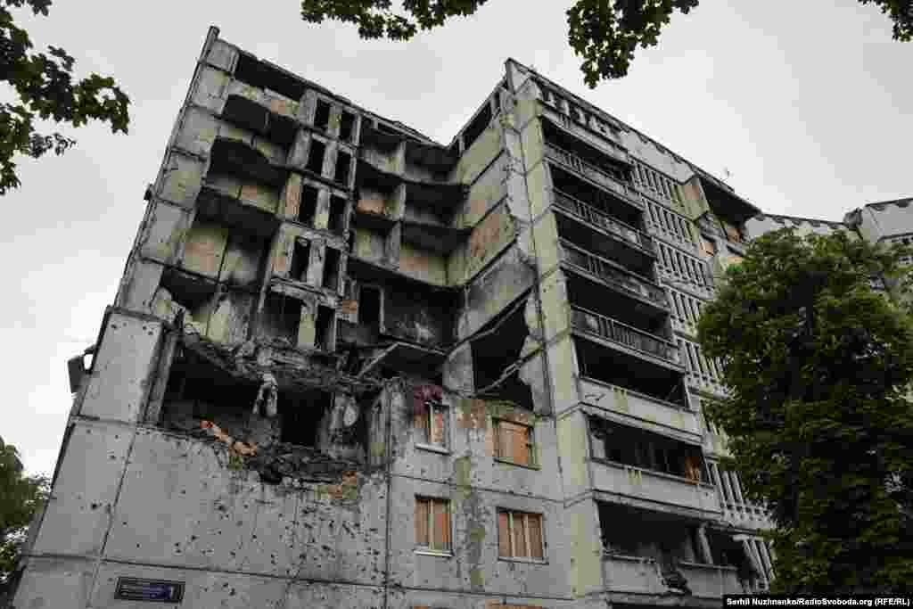 Зруйнований російським обстрілом будинок