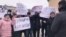 «Справедливости нет». В Шымкенте родственники арестованных вышли на протест