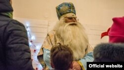 У рэзыдэнцыі Дзеда Мароза ў парку «Кіеўская Русь»