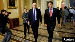 Ілюстрацыйнае фота. Рэспубліканцы Марка Рубіё (справа) і Джон Маккейн