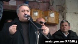 Сасун Микаелян выступает перед своими сторонниками в ходе предвыборной кампании, Раздан, 25 января 2012 г. 