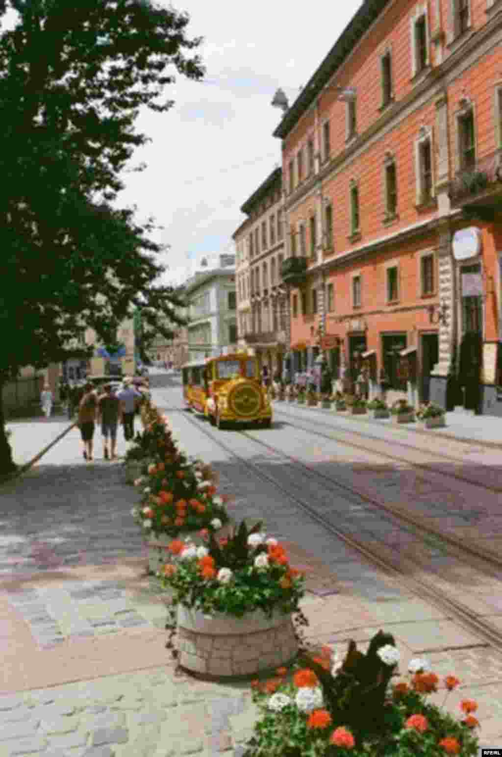 Львів: рукола, банки і жебраки... #4