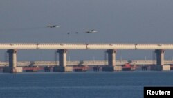 Расейскія зьнішчальнікі над Керчанскім мостам, 25 лістапада 2018