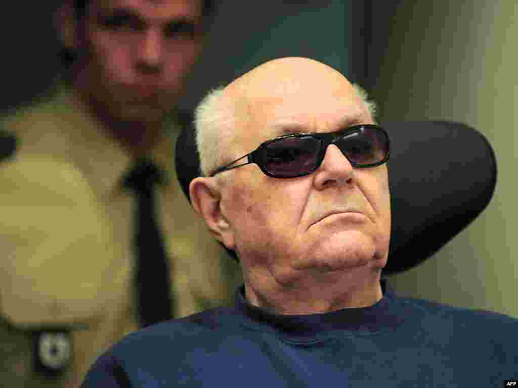 یکی از جلسات دادگاه آقای دمیانیوک در ۲۰ آوریل ۲۰۱۰