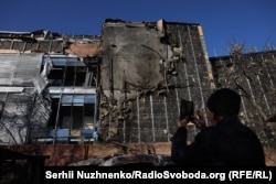 Ликвидация пожара в Киеве после российской атаки, 7 ноября 2024 года