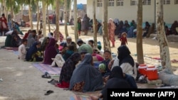 Թալիբների և բանակի բախումներից փախուստի դիմած աֆղանստանցիներն ապաստանել են Քանդահարում, 27 հուլիսի, 2021թ. 