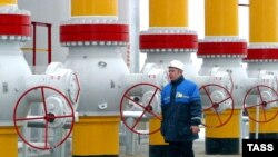 شرکت روسی «گاز پروم»، که بيست درصد گاز جهان را توليد می کند با ديپلماسی کرملين و منافع طبقات حاکمه روسيه پيوند های تنگاتنگ دارد. (عکس: ایتارتاس)