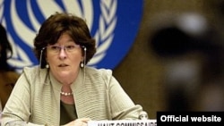 خانم آربور گفته است که او به طور اصولی با مجازات اعدام مخالف است.