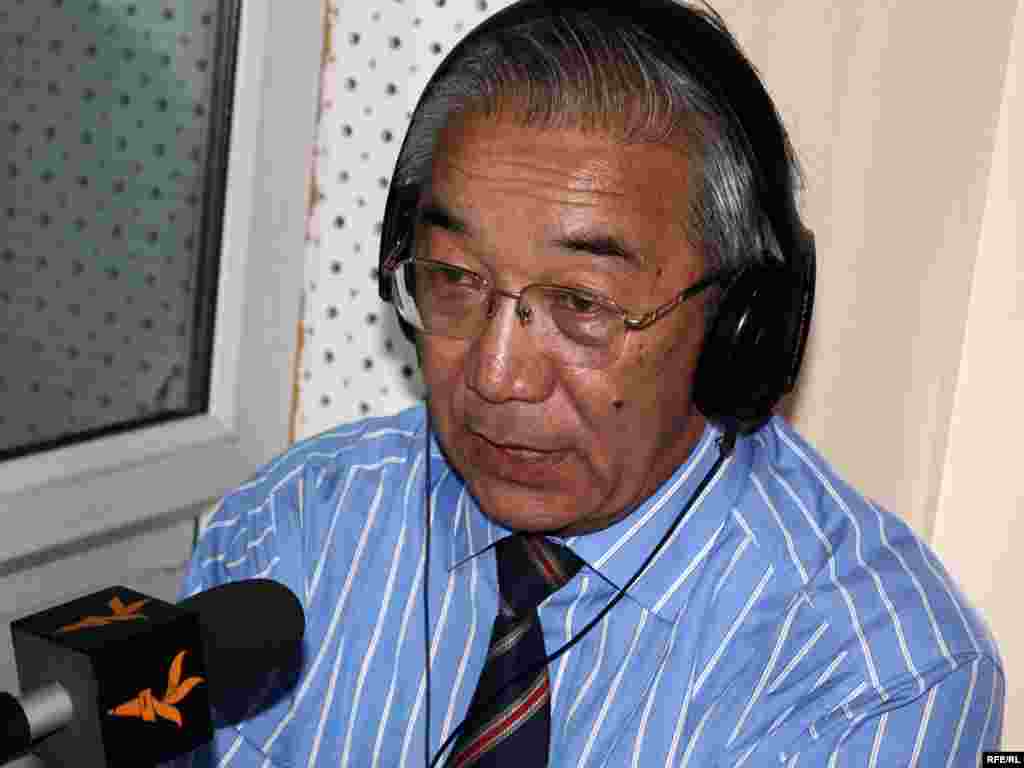 &quot;Среди лидеров партии &quot;Ата-Журт&quot; нет согласия. В партии три лидера&quot;, - сказал в интервью депутат Курманбек Осмонов