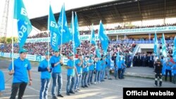 Предвыборная акция кандидатов от политической партии "Бир Бол" в Оше. Сентябрь 2015 года.